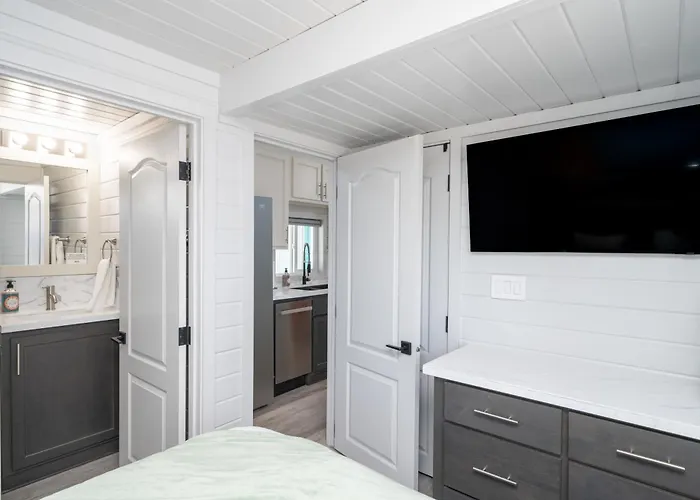 Dock Holiday, River Views At Roadrunner Holiday home